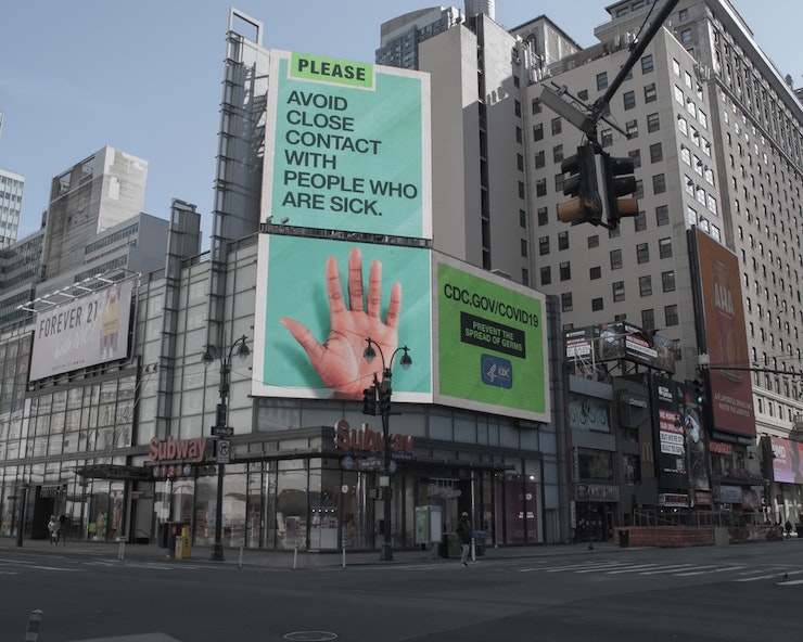 Banner asking to avoid close contact with sick people